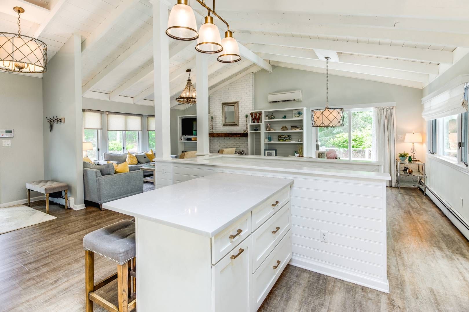  Eat  in kitchen