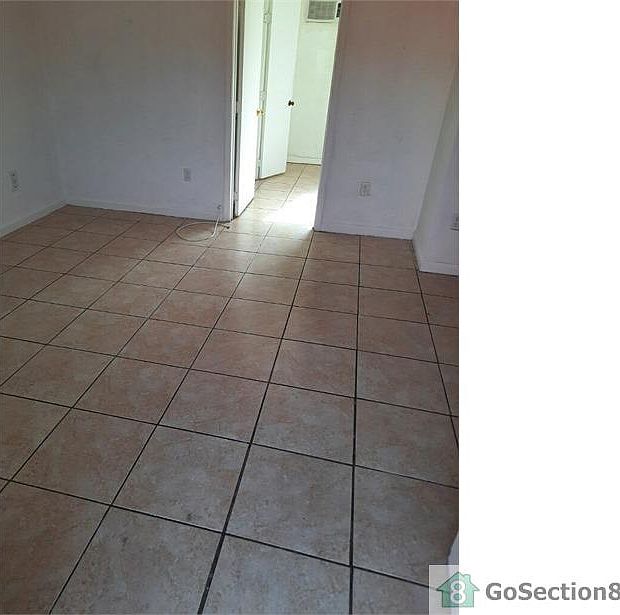 2nd image of 510 SW 3rd St #9