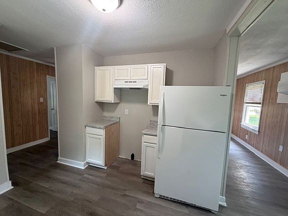 3rd image of 609 Marcella Dr