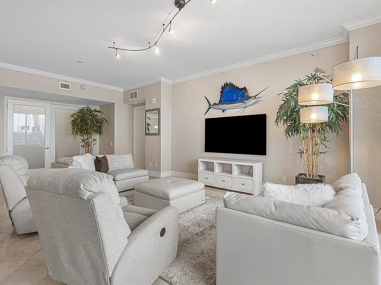 2640 Lake Shore Dr #107 — Photo 7