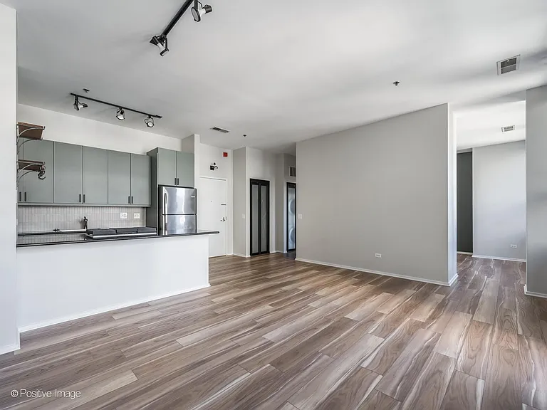 130 S Canal St #820 — Photo 6