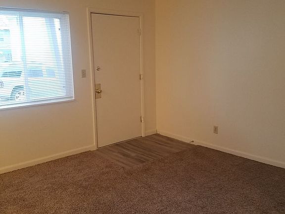 3rd image of 225 Poplar St APT 4