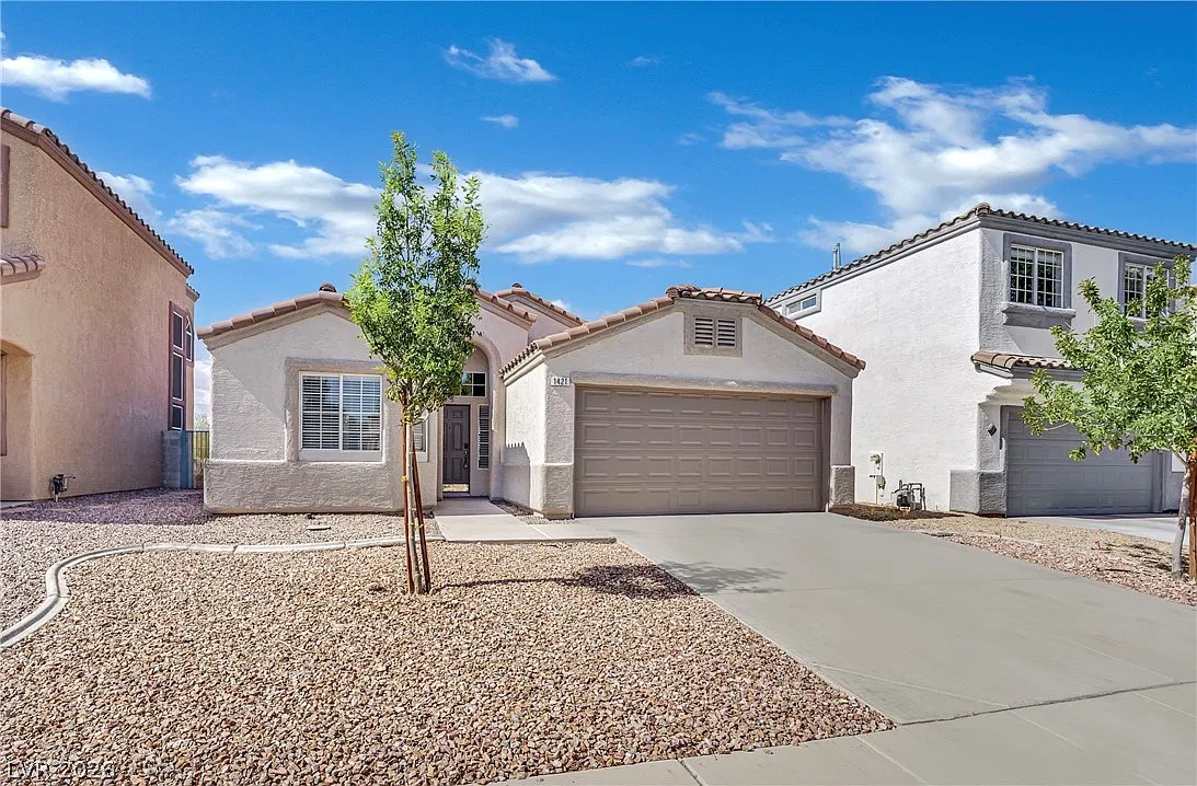 3 bed, 2.0 bath, 1612 sqft, $2,200 — Photo 2