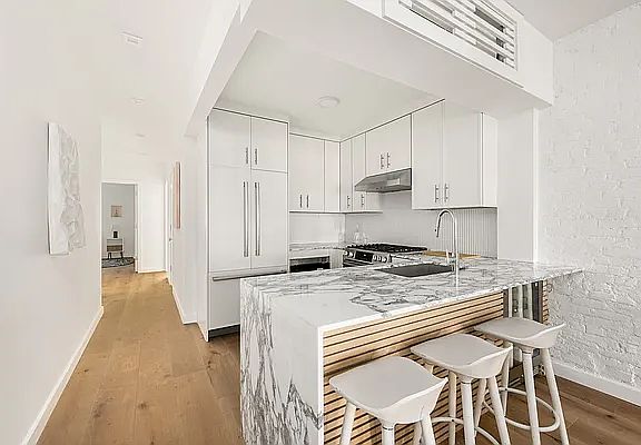 3rd image of 186 Saint Marks Ave APT 2