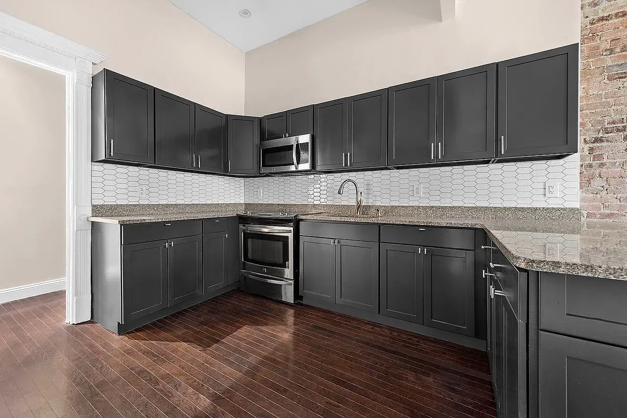 621 Macon Street — Photo 4
