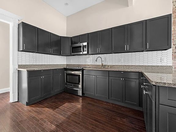 4th image of 621 Macon St #2