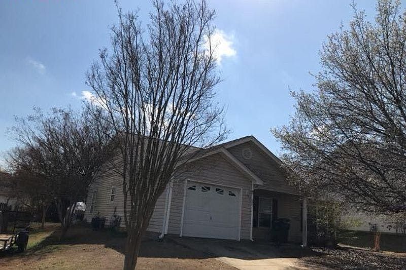 1st image of 514 Hamilton Chase Dr