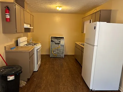 4325 Lincolndale Dr — Photo 1