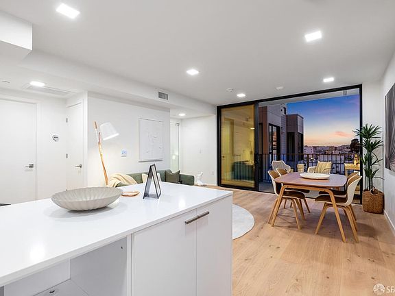 4th image of 1580 Pacific Ave #507