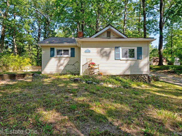 1705 Hayes Rd, Ortonville, MI 48462