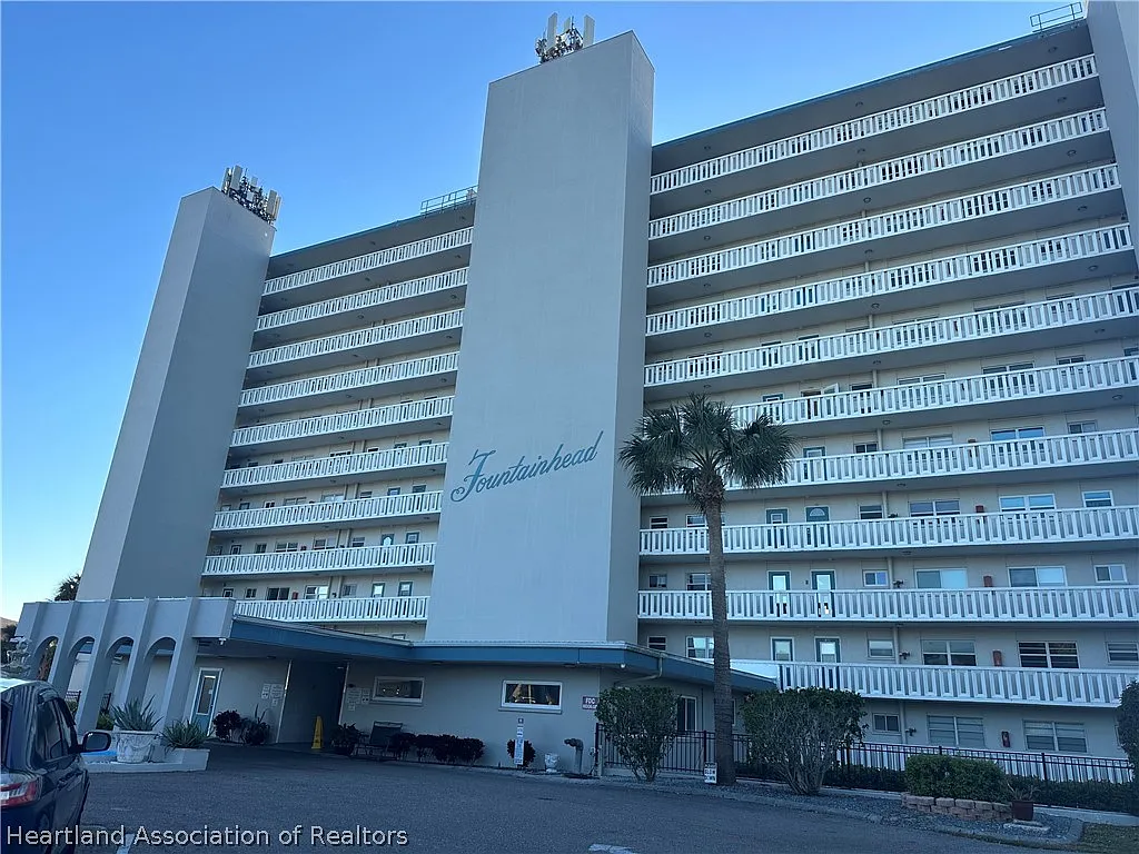 2 bed, 1.5 bath, 859 sqft, $1,350 — Photo 1