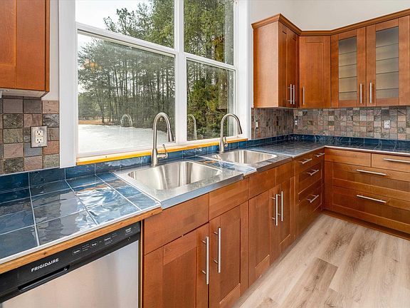 5th image of 2301 Johnson Rd