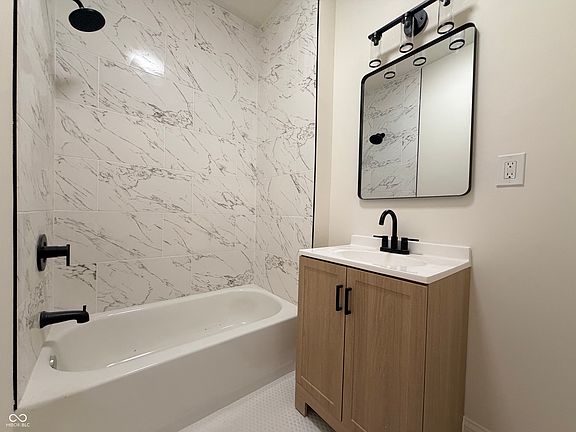 4th image of 941 W 25th St