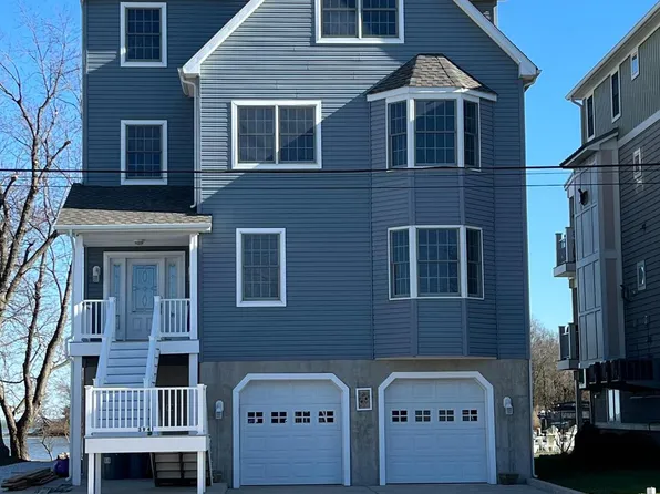 3941 New Section Rd, Middle River, MD 21220