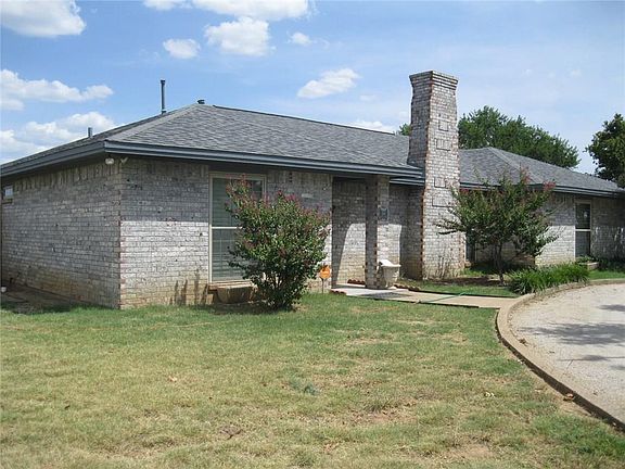 4th image of 106 Medina Ct
