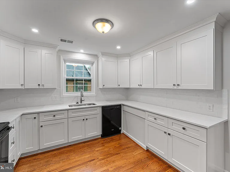 3885 Chain Bridge Rd — Photo 11