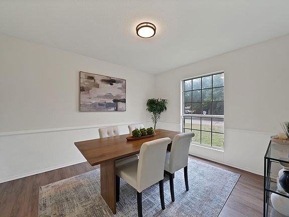 4th image of 7548 Meadow Creek Dr
