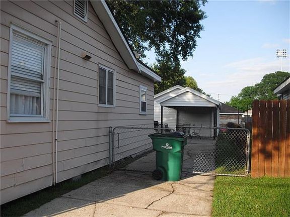 3rd image of 613 Zinnia Ave