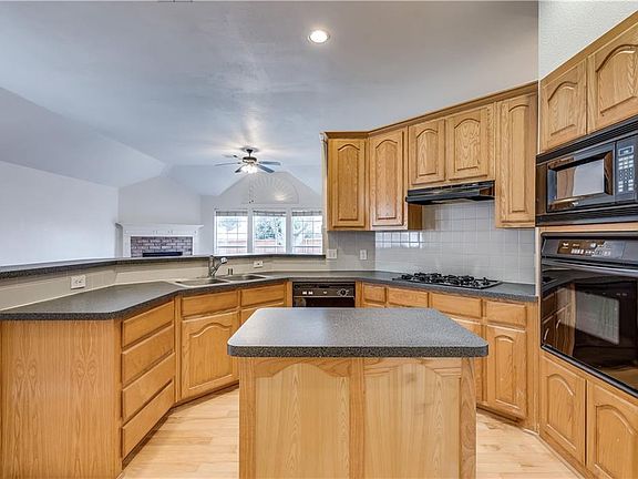 2nd image of 1120 Courtney Ln