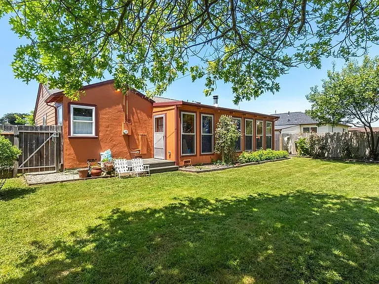 1130 Austin Way — Photo 5