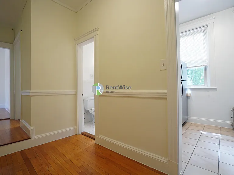 1848 Comm Ave — Photo 8