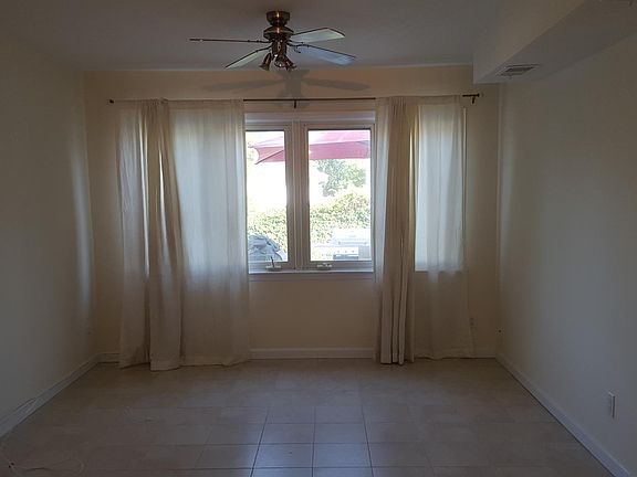 4th image of 471 Durant Ave