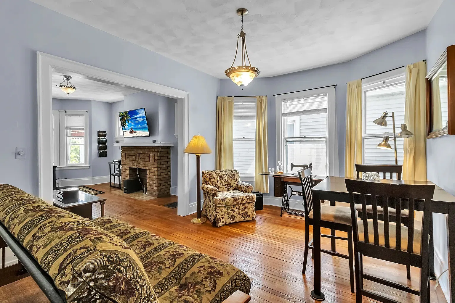 3 bed, 1400 sqft, $2,000 — Photo 2