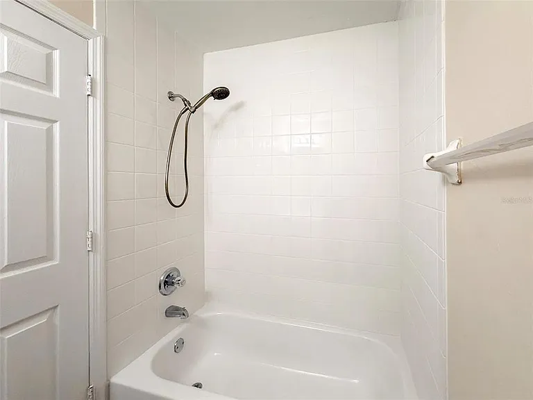 4003 SW 27th St #13 — Photo 18