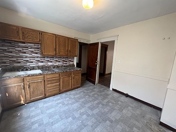 5th image of 546 18th St