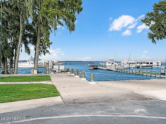 3rd image of 216 CRYSTAL COVE Drive