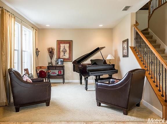 3rd image of 5020 Courtney Way