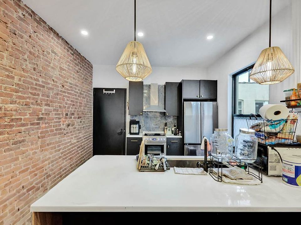 1st image of 25-11 34th St #3L