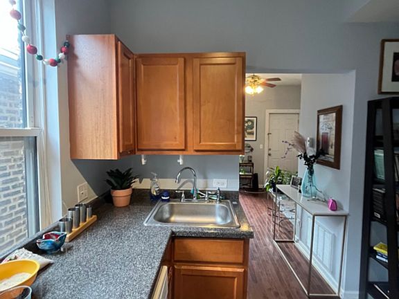 4th image of 1402 N Greenview Ave #2R