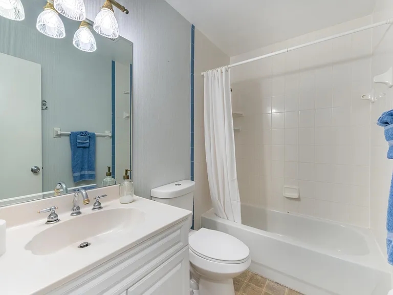Upstairs shared bathroom