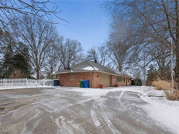 3rd image of 3101 N Jackson Blvd