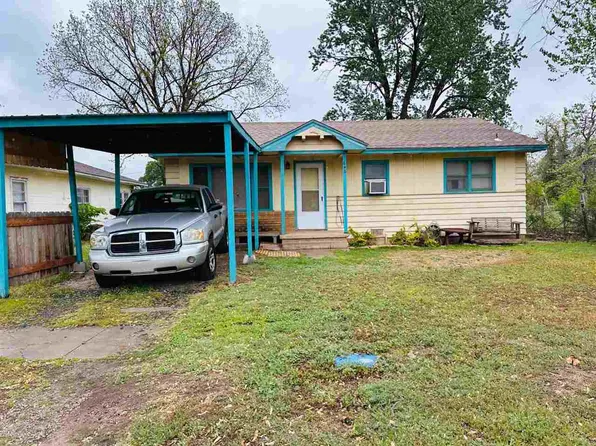 640 E Padon Ave, Blackwell, OK 74631