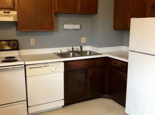 425 Carpenter Pl APT 3, Waukesha, WI 53186