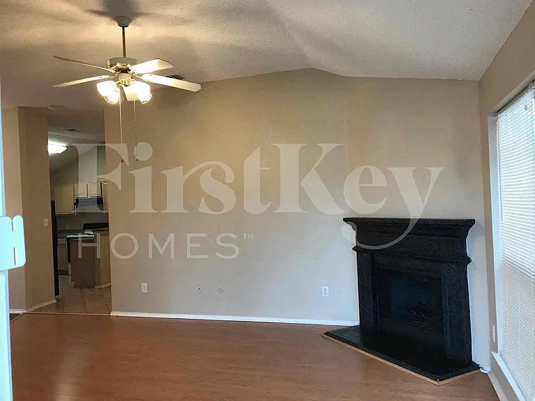 10640 Towerwood Dr — Photo 2