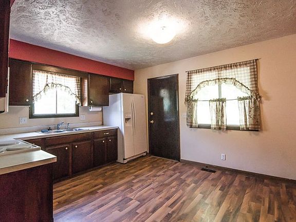 2nd image of 125 Glenbrook Dr