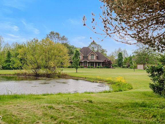 3rd image of 3839 Meadowbrook Dr