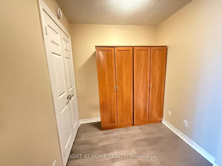 310 Burnhamthorpe Rd W #2101 — Photo 6