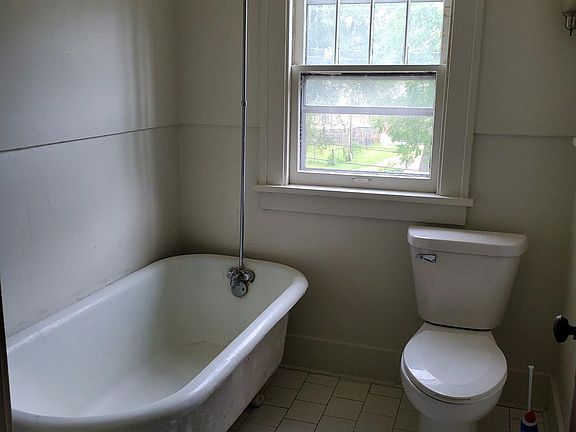4th image of 207 N West St #B