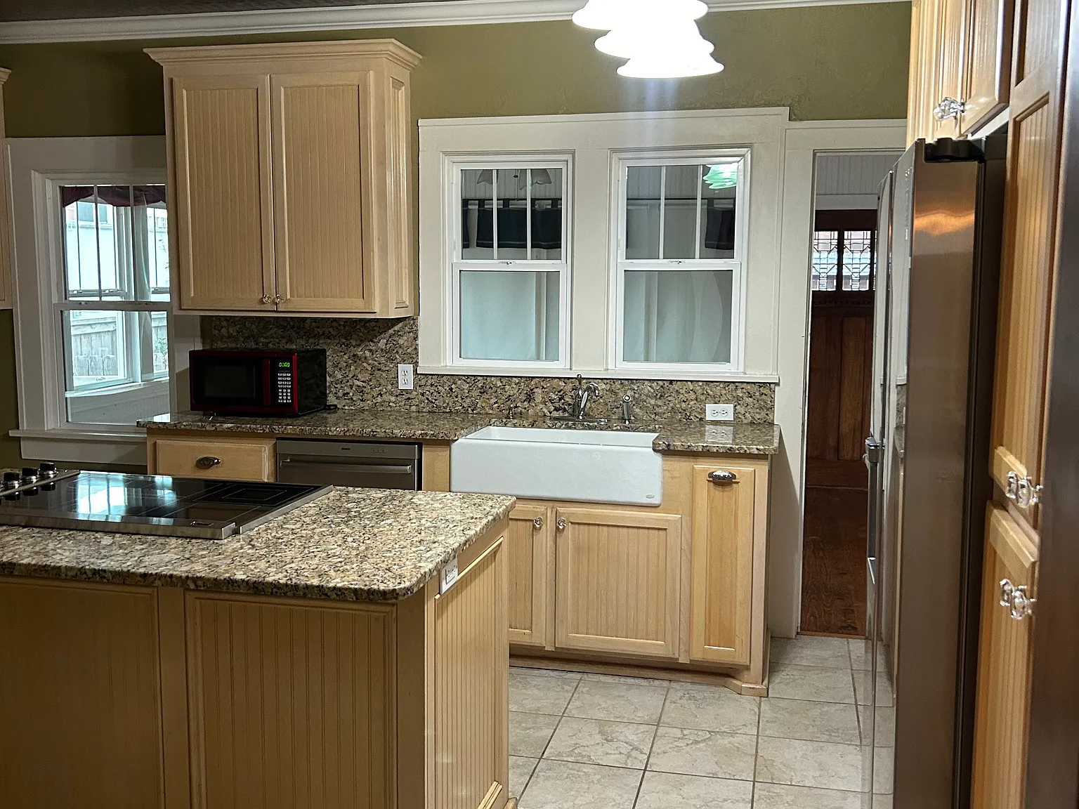 3 bed, 1.5 bath, 1720 sqft, $3,300 — Photo 3