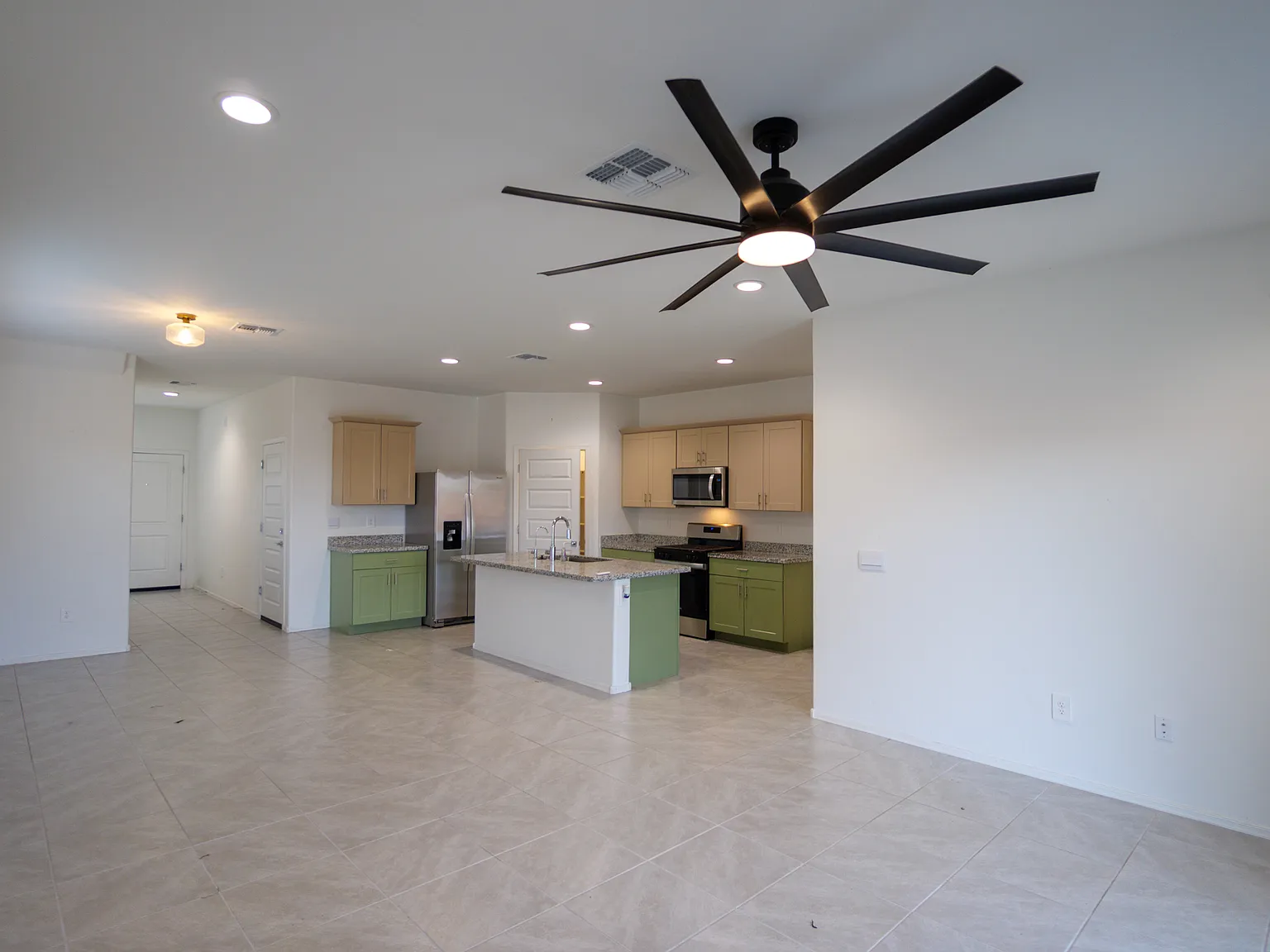 5 bed, 2522 sqft, $2,575 — Photo 4