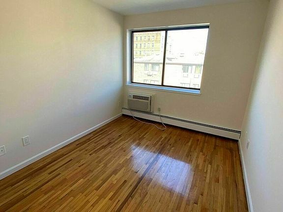 4th image of 8717 21st Ave #C1