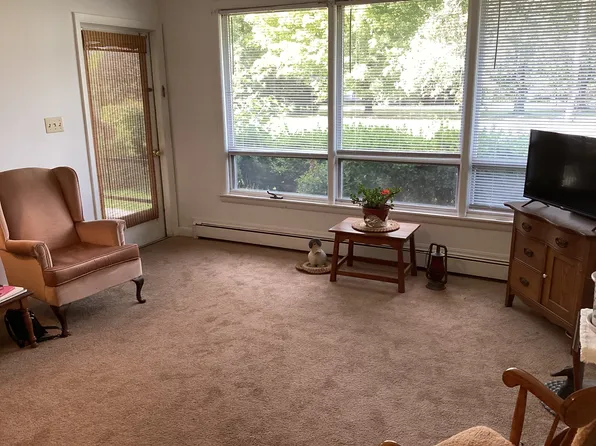 1 N Main St APT 3, Newmarket, NH 03857