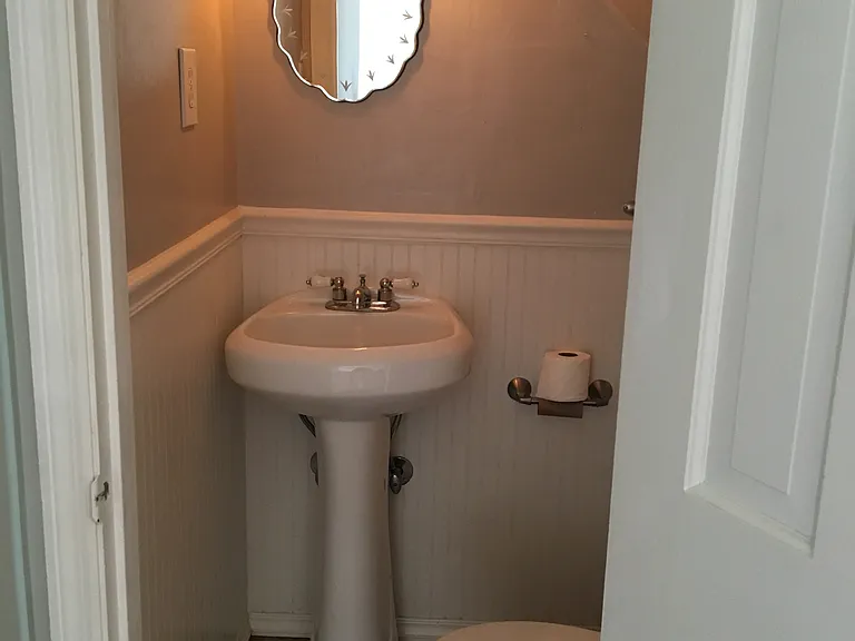 509 E Perry St — Photo 10