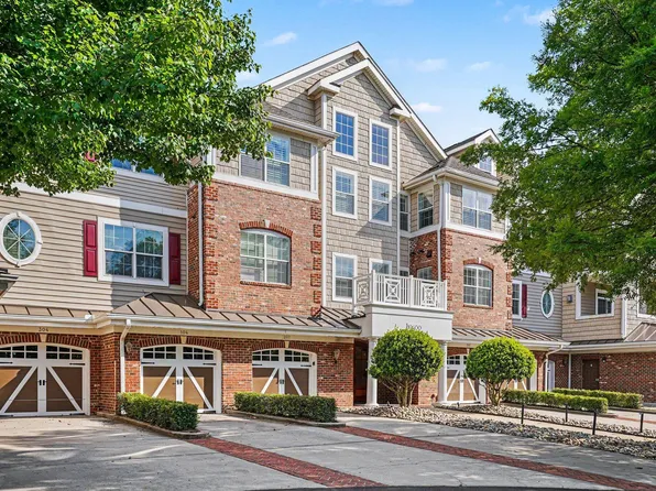 10400 Rosegate Ct Unit 303, Raleigh, NC 27617