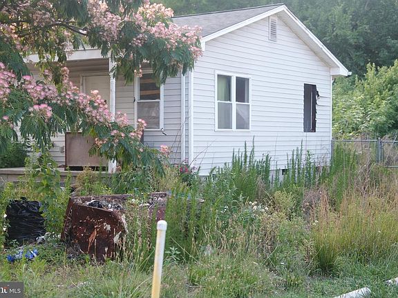 3rd image of 103 Louis St