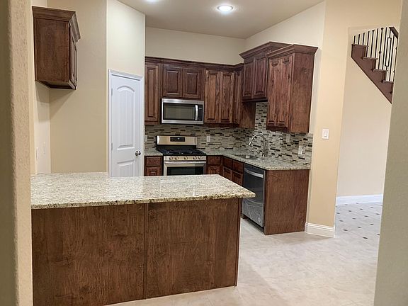 3rd image of 1703 Leann Ln